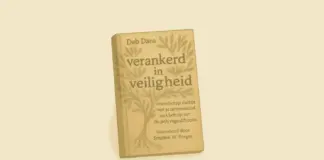 Boekcover van Verankerd in veiligheid van Deb Dana met een boommotief en de ondertitel ‘Vriendschap sluiten met je zenuwstelsel met behulp van de polyvagaaltheorie’.